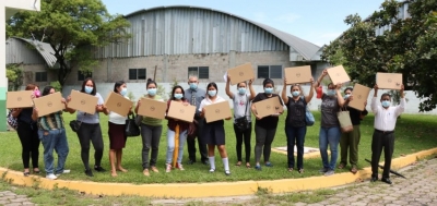 Estudiantes de La Campanera reciben computadoras