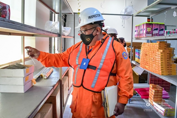 Autoridades inspeccionan coheterías