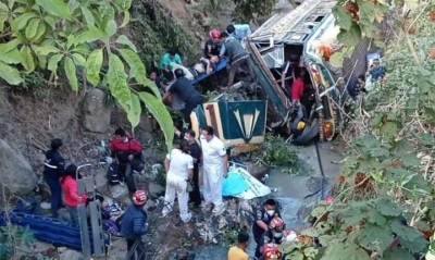 Siete muertos tras caer autobús en Barranco