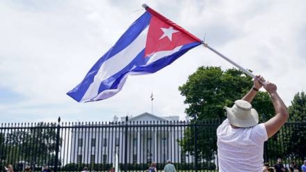 EE.UU. revisará su &quot;política de remesas&quot; respecto a Cuba para &quot;maximizar el apoyo al pueblo&quot;