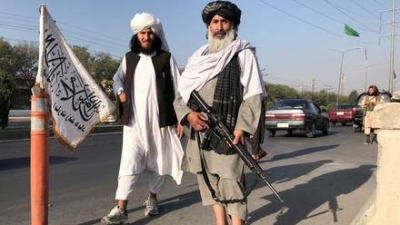 Los talibanes advierten que los extranjeros deben salir del país antes del 31 de agosto