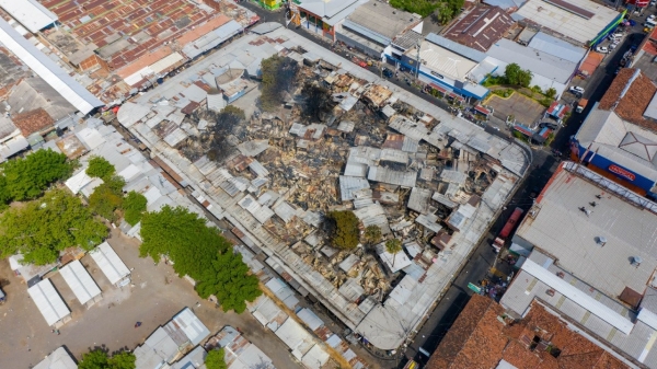 Incendio en mercado de San Miguel afectó a 460 locales comerciales