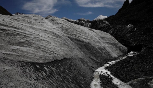 Descubren virus de 15,000 años de antigüedad en glaciares tibetanos