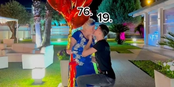 Joven de 19 años le propone matrimonio a su novia de 76