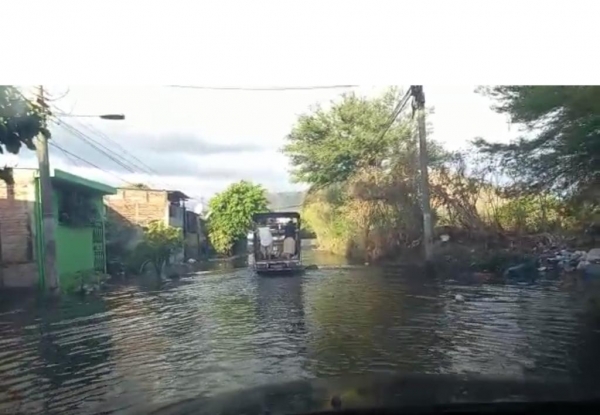 Inundaciones en colonia Chintuc II, en Apopa