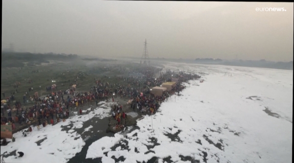 Un río aumenta la contaminación de Nueva Delhi