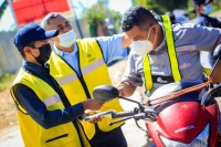 Entregan chalecos para prevenir accidentes