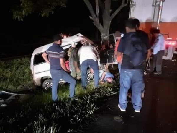 Un muerto y un lesionado deja accidente en carretera a Santa Ana