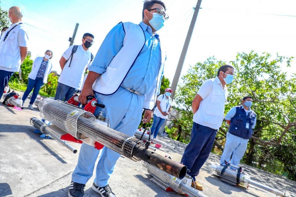 Autoridades realizan jornada de fumigación