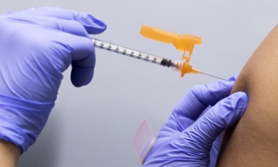 EUA comenzará a aplicar tercera dosis de vacuna contra COVID-19 en septiembre