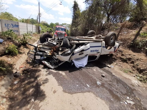 Un agente fallecido y dos lesionados en accidente de tránsito.