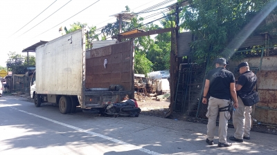 Motociclista muere tras impactar contra un camión