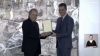 Joan Manuel Serrat es condecorado por su trayectoria