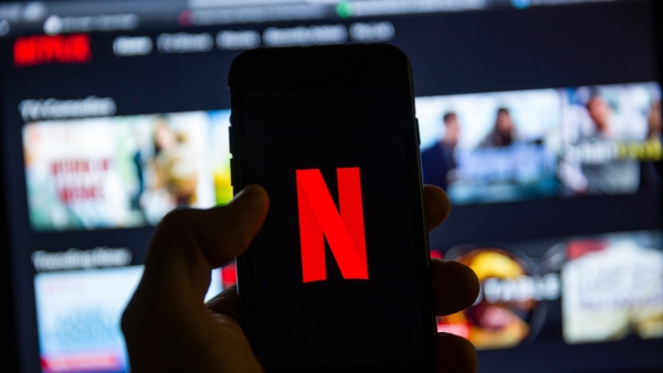Acciones de Netflix caen 35 %