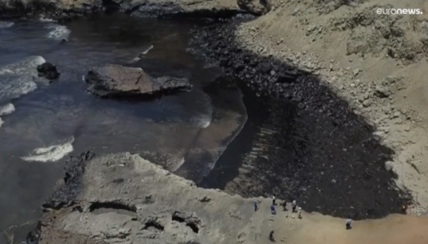 Investigan derrame de petróleo en las costas de Perú