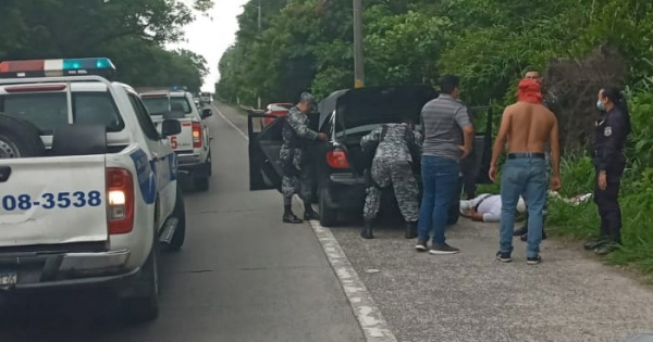 Capturan a sujetos luego de asaltar un negocio en Santo Tomás