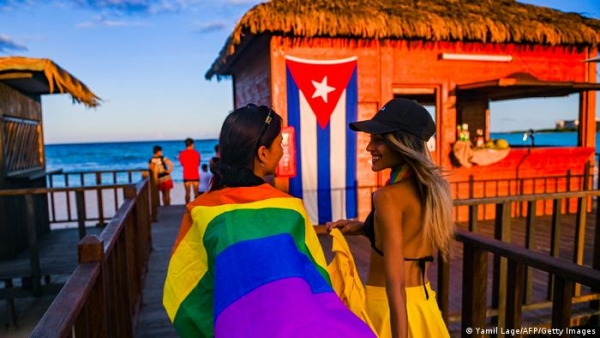 Reabren primer hotel LGBT en Cuba