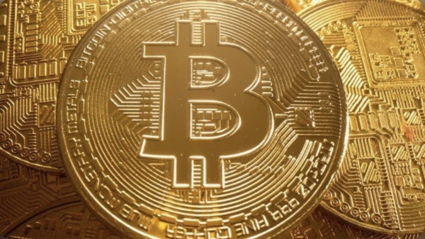 Bitcoin sube y supera los $60,000