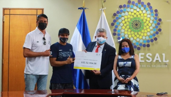 Federación de Surf recibe incentivo económico en el marco de Surf City