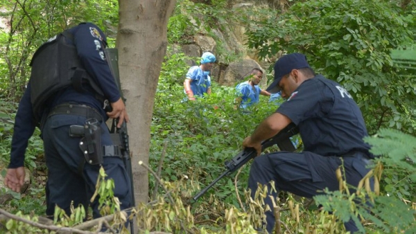 Encuentran una fosa con 65 cuerpos